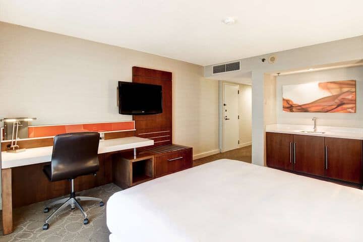 Room 25 of 98
