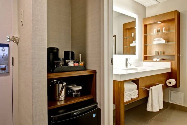 Room 43 of 98