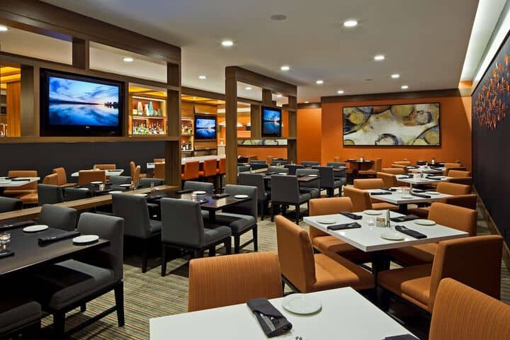 Dining 75 of 98